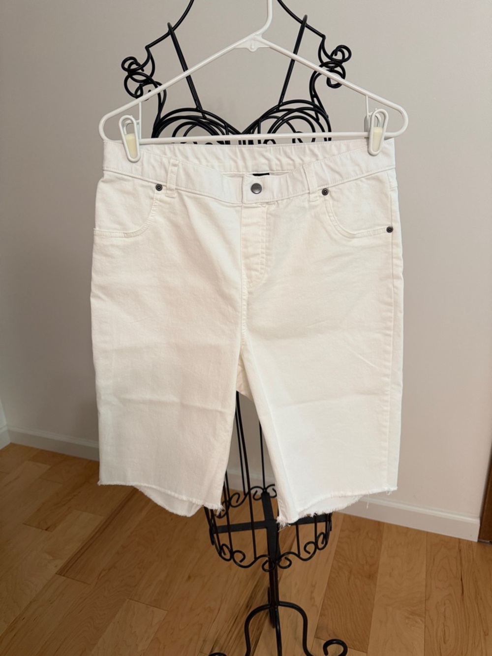HUE White Denim Bermuda Shorts
